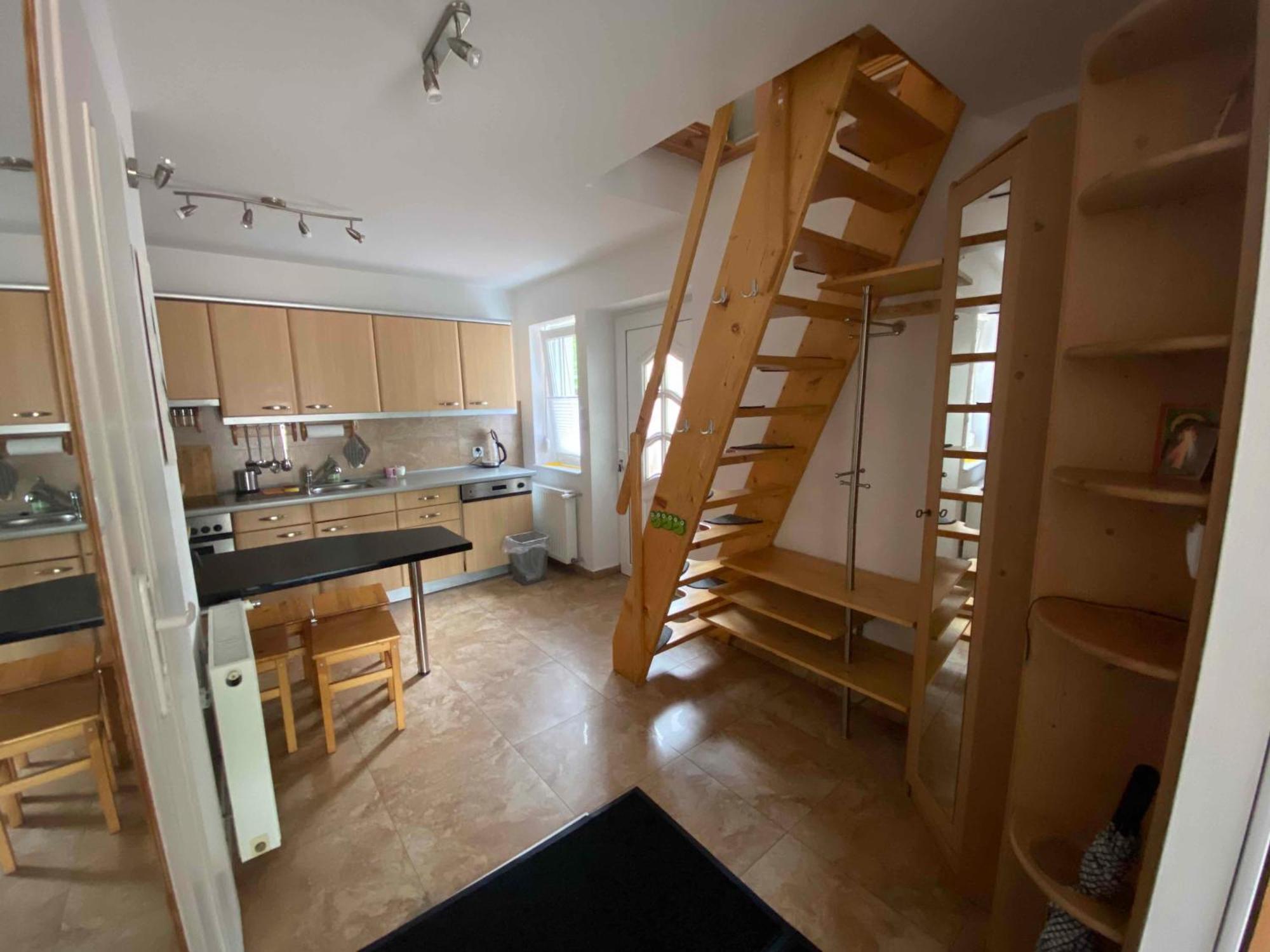 Kleine Weisse Doppelhaushaelfte Apartment Czestochowa